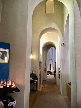 Sainte-Jeanne-de-Chantal Church景点图片
