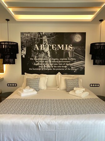 Naxos Pantheon Luxury Apartments主图