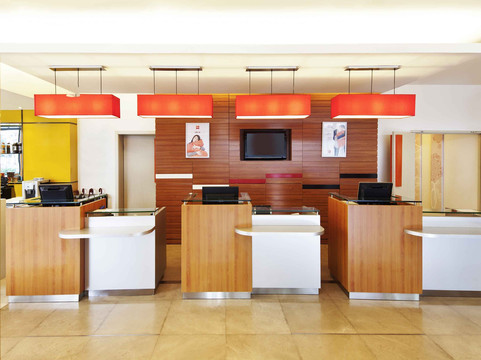 宜必思上海世博东明路地铁站酒店主图