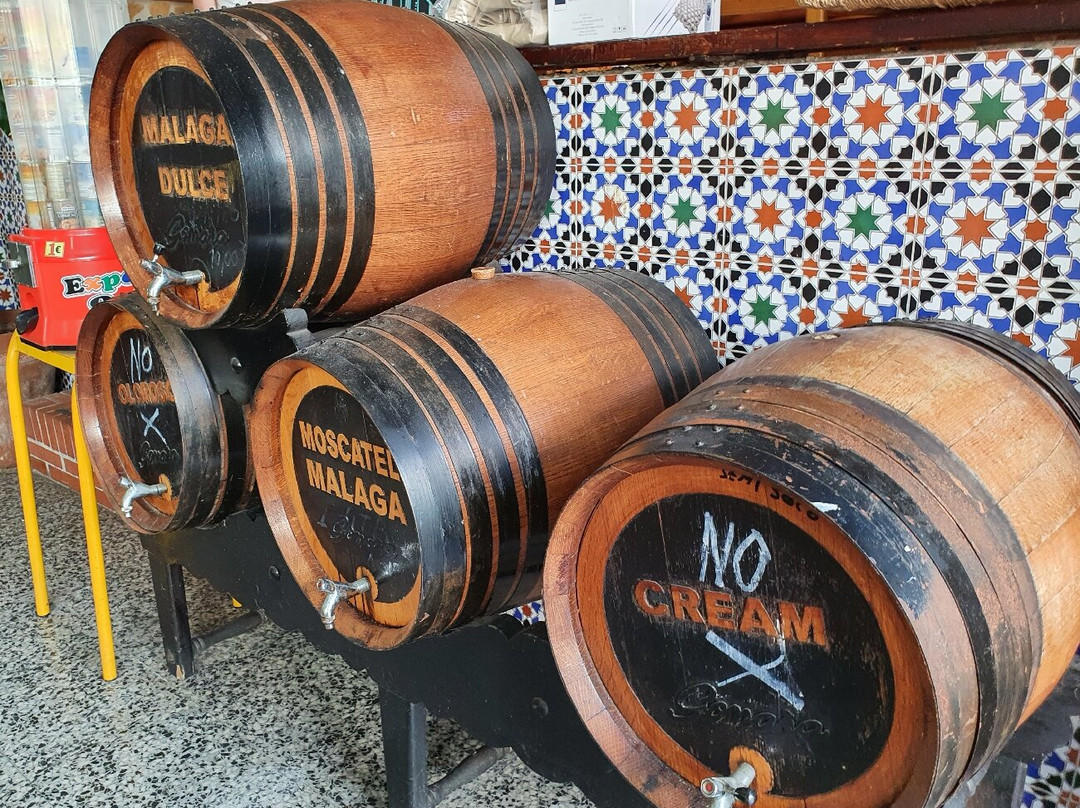 Calle Carmen-托雷莫里诺斯必去景点