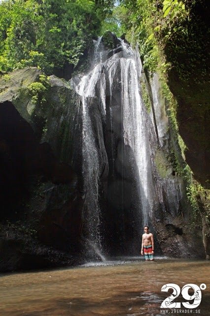 Krisik Waterfall景点图片