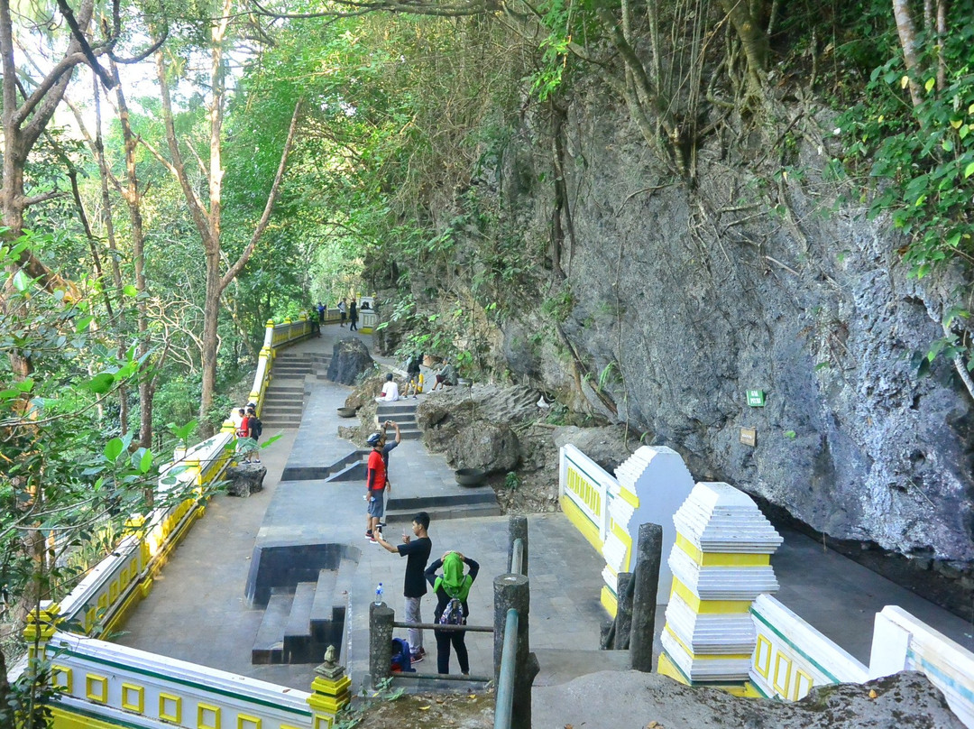 Selarong Cave景点图片