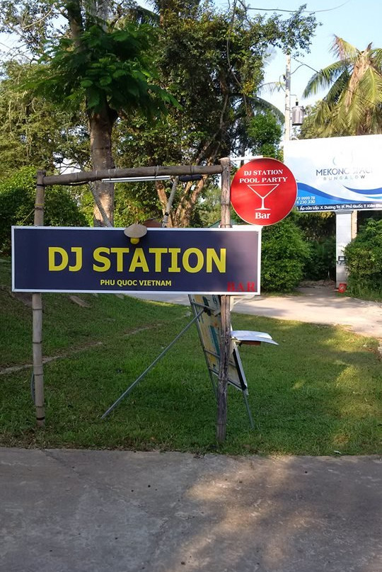 DJ Station Pool Party Bar & Grill景点图片