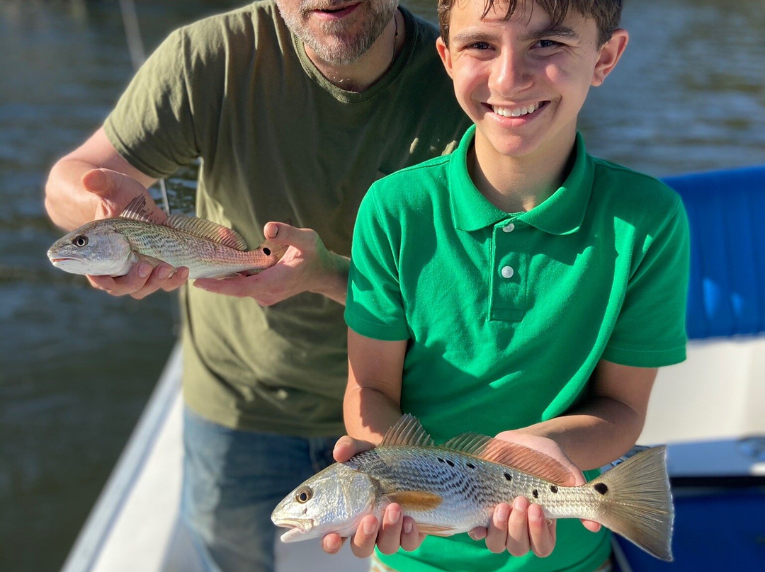 Scallywag Charters Inc.-德斯廷必去景点