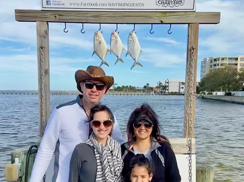 Scallywag Charters Inc.-德斯廷必去景点