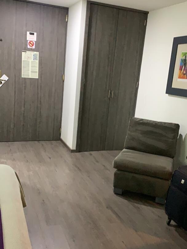 We Hotel Aeropuerto主图