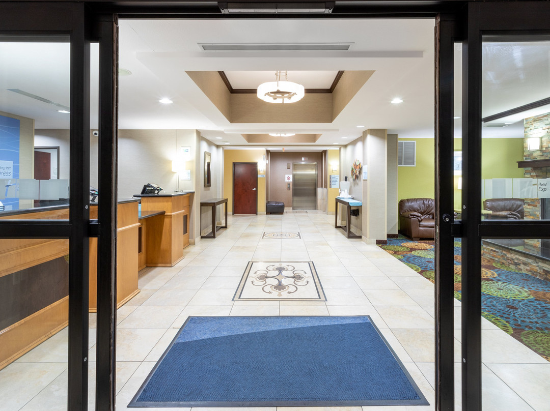 Holiday Inn Express & Suites Rochester Mayo Clinic Area by IHG主图