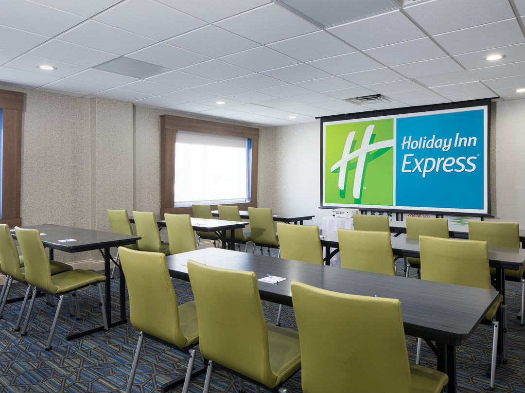 Holiday Inn Express Louisville Northeast By IHG主图