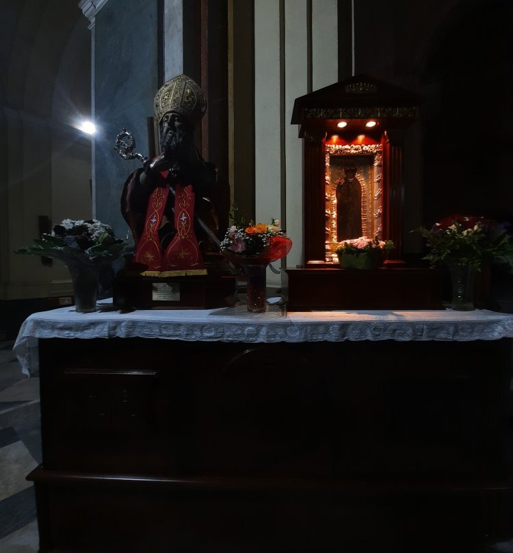 Chiesa Santa Maria Assunta e San Dionigi l'Areopagita-克罗托内必去景点