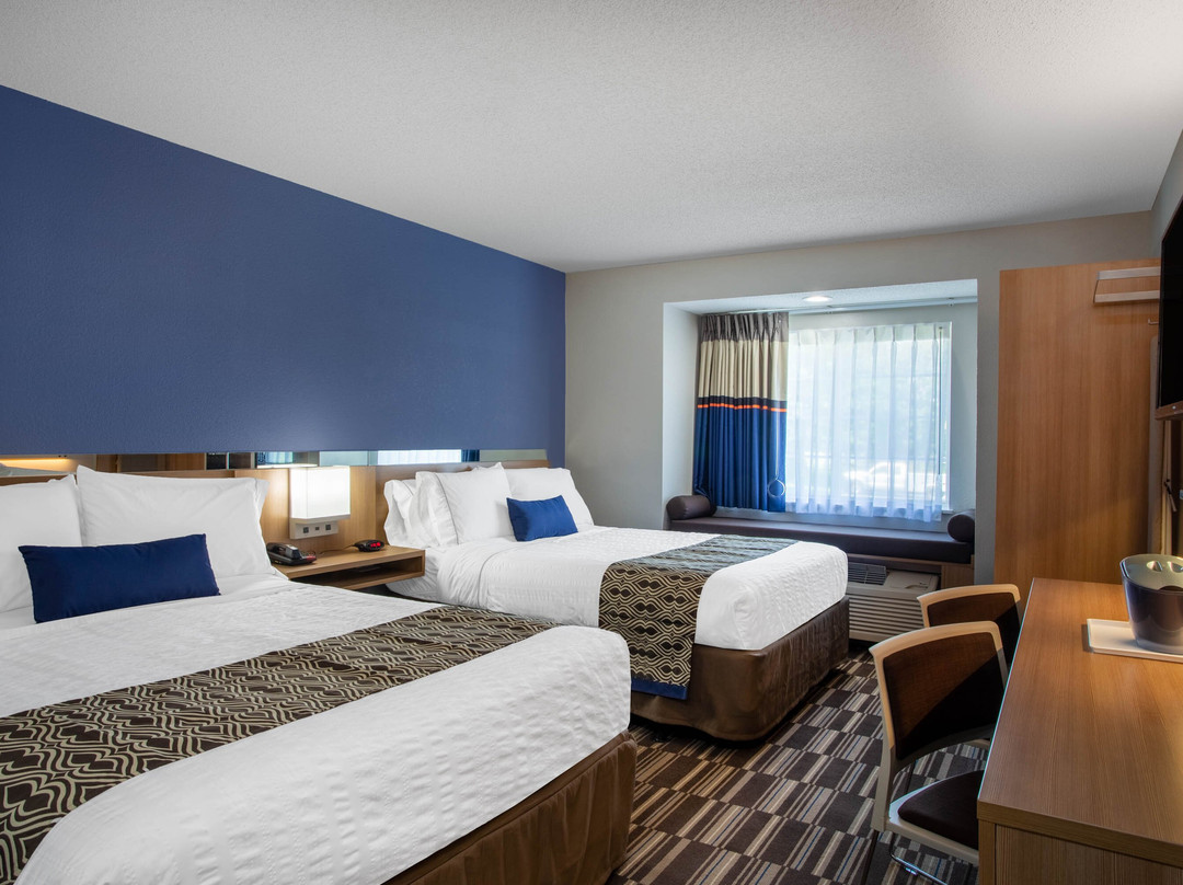 Microtel Inn & Suites by Wyndham Burlington主图