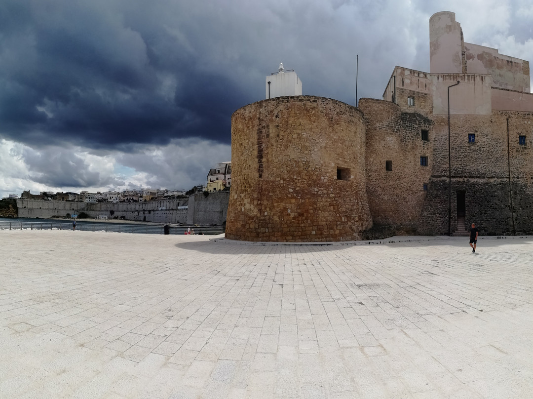 Castello Arabo Normanno-戈尔福海堡必去景点