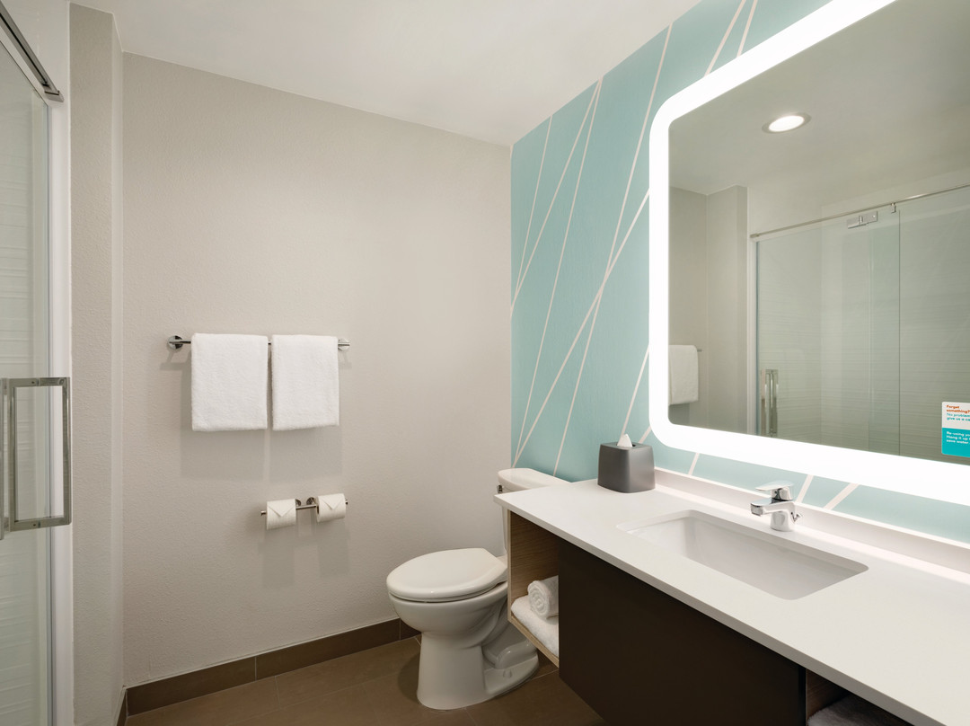 avid Hotel Bentonville - Rogers by IHG