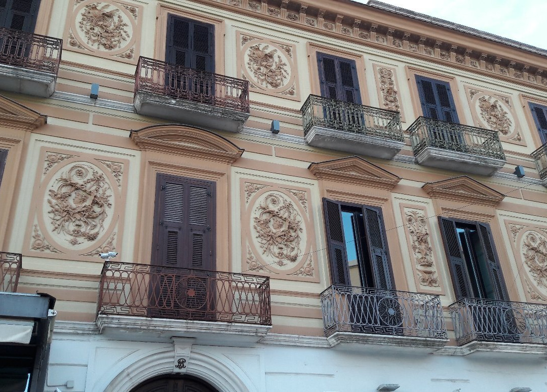 Piazza Umberto Giordano景点图片