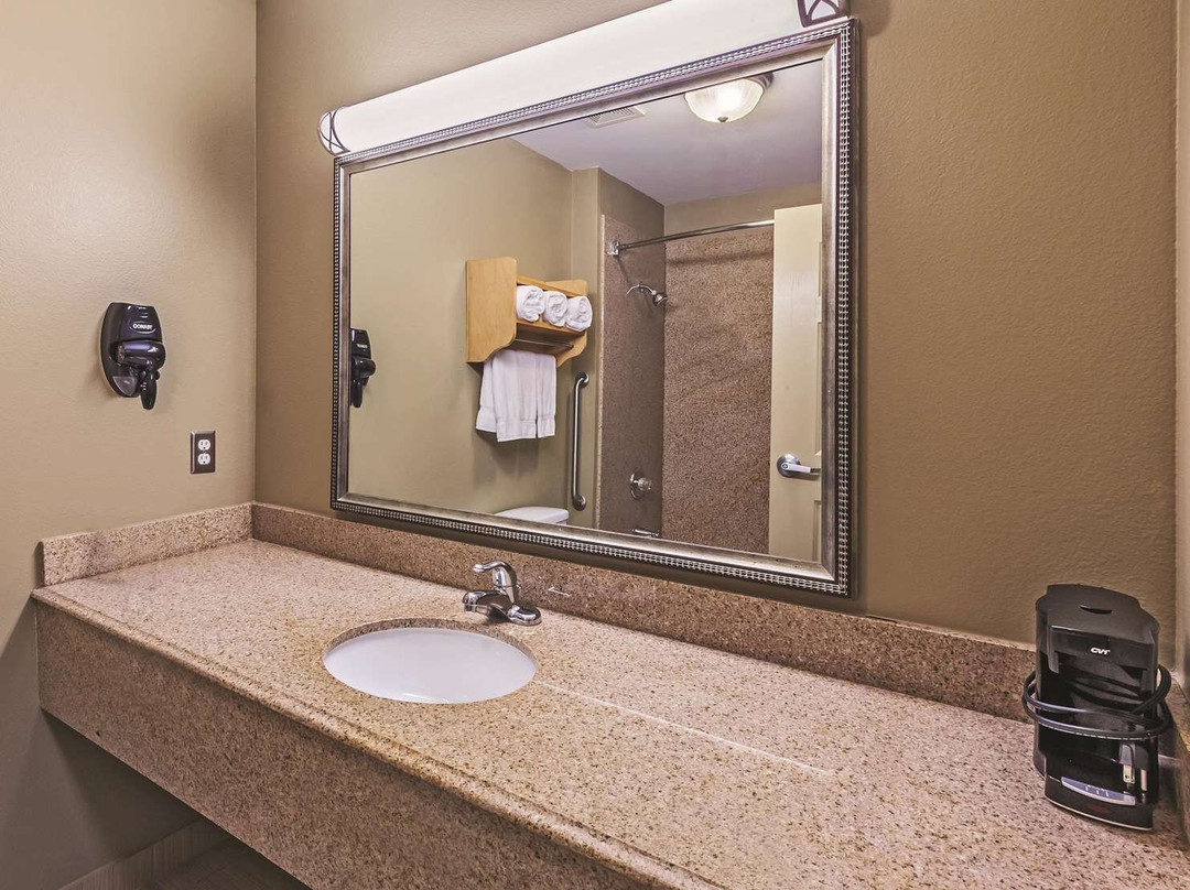 La Quinta Inn & Suites by Wyndham Paris主图