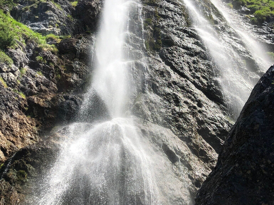 Dalfazer Wasserfall景点图片