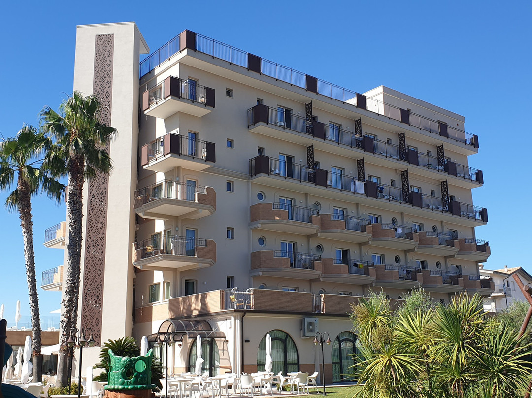 Almaluna Hotel & Resort主图