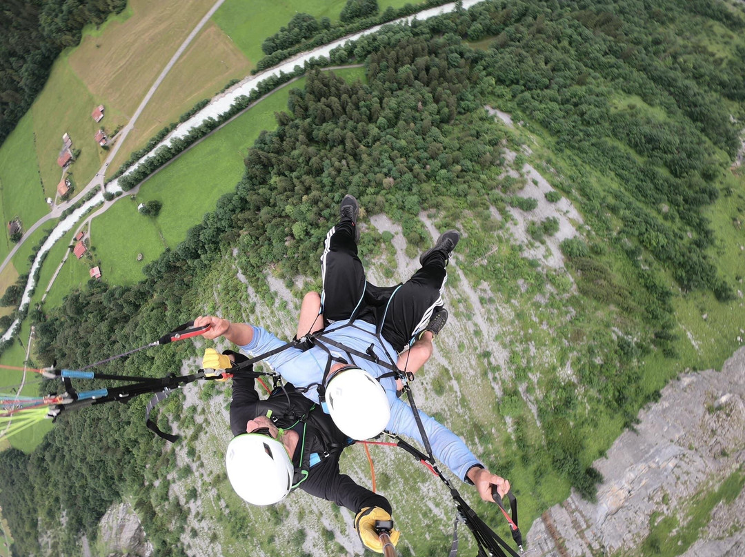 Airtime Paragliding-劳特布龙嫩必去景点