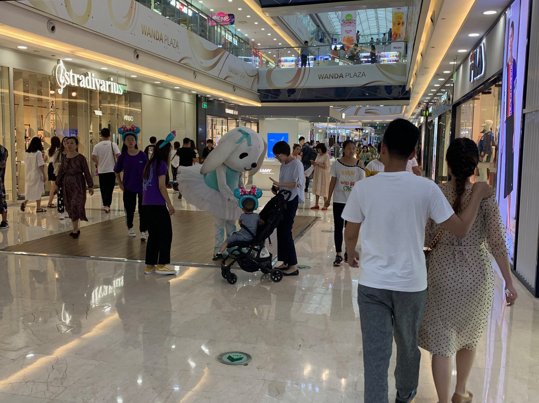 万千百货(万达广场)-包头市必去景点