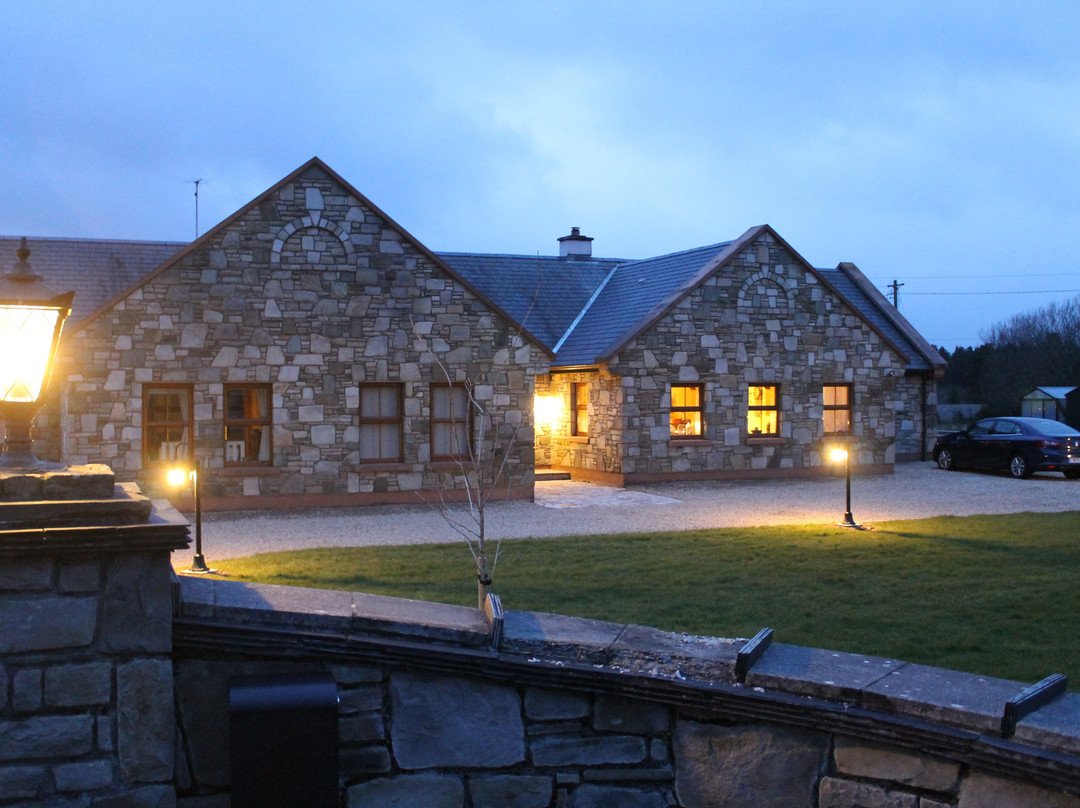 Derravonniff酒店住宿-Riverbend Lodge B & B