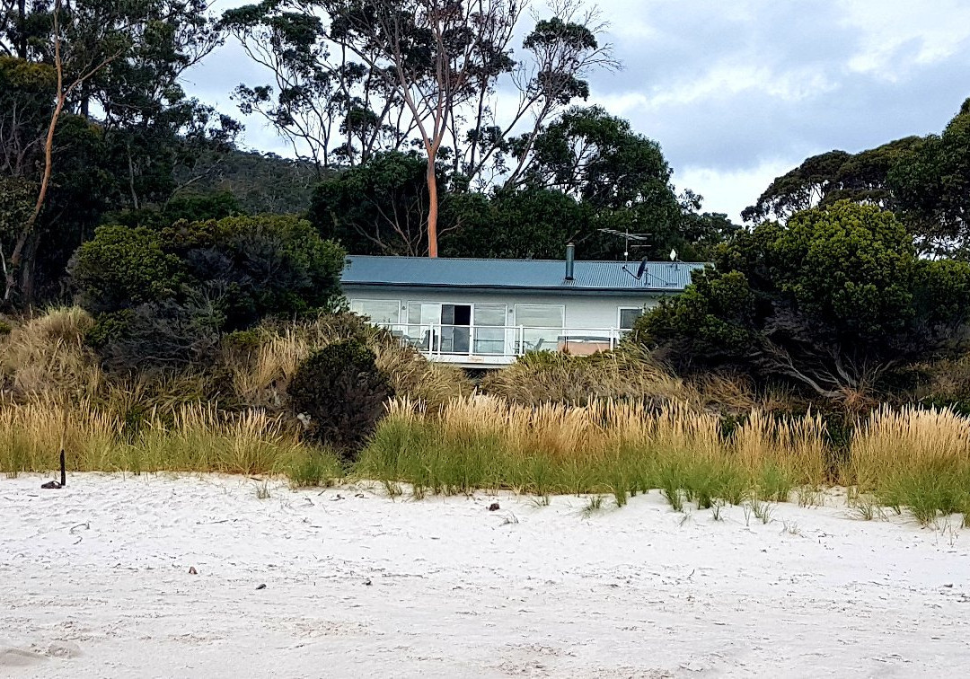 海滩竖琴手酒店主图