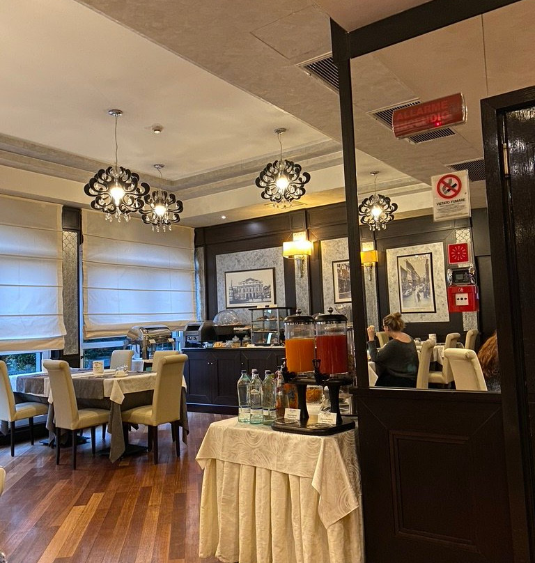 银色酒店主图