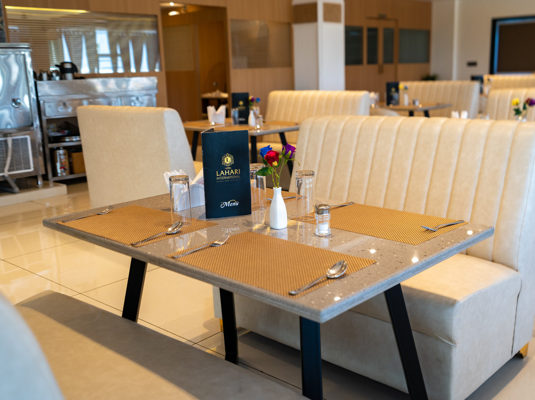 Hotel Lahari International主图