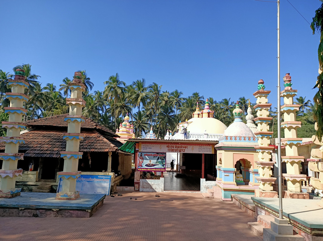 Velneshwar Shiva Temple景点图片