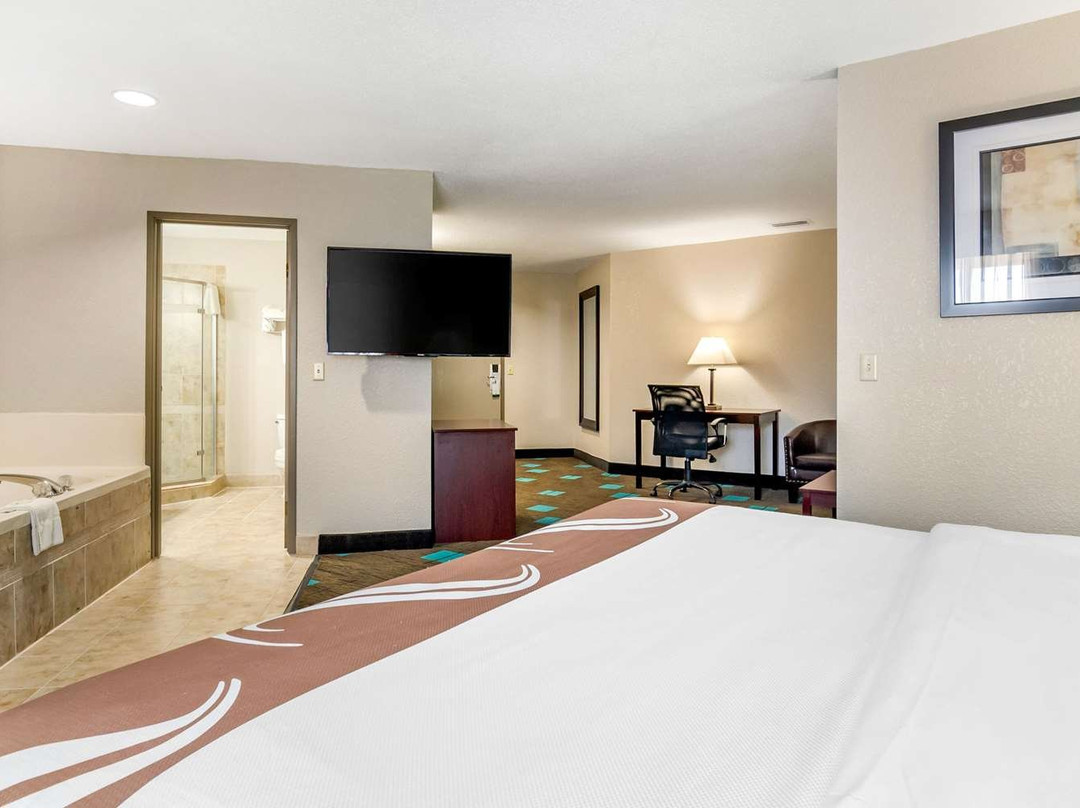 Quality Suites Kansas City International Airport主图
