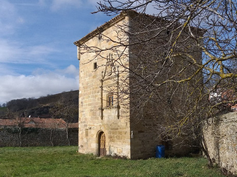 Torre de los Azulejos-Espinosa de los Monteros必去景点