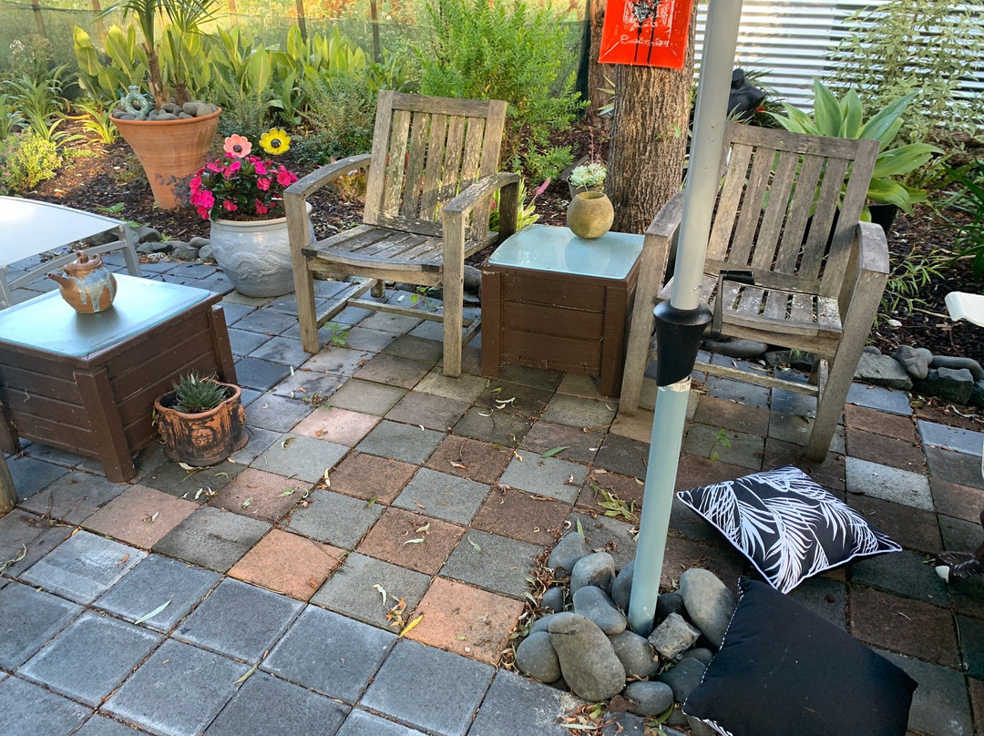 Annies B and B主图