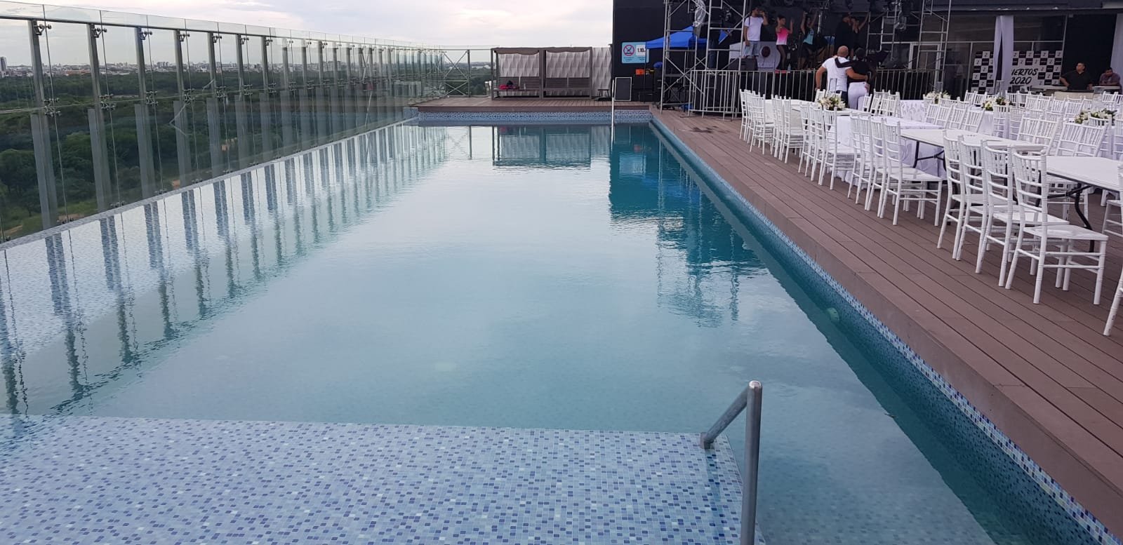 Radisson Hotel Santa Cruz-泳池