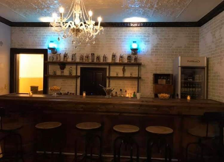 Iron Amethyst Inn & The 2one Speakeasy主图