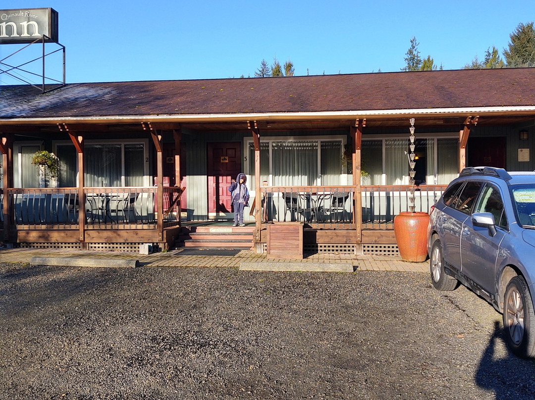 奎纳尔特河客栈主图