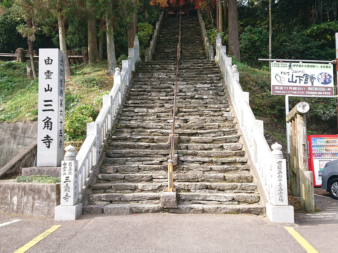 Sankaku Shrine景点图片