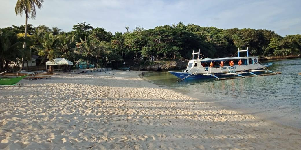 Tambisaan Beach景点图片