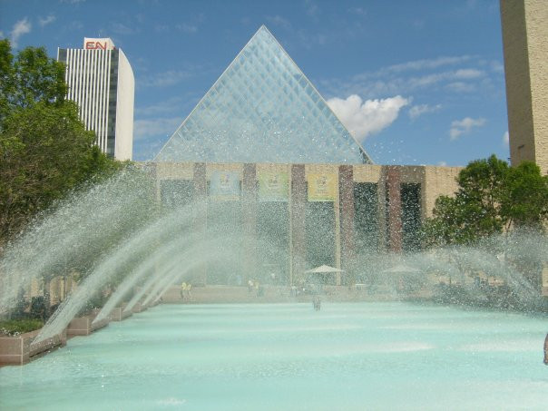 Edmonton City Hall景点图片