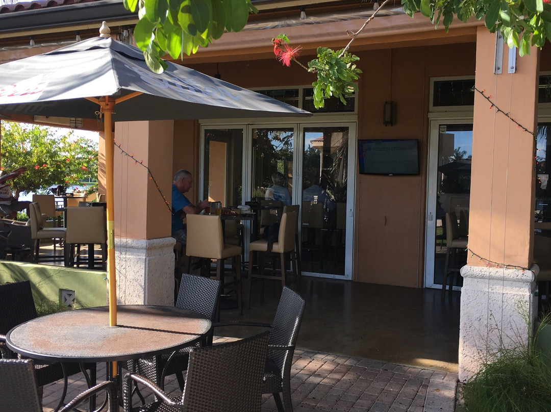 韦斯顿旅游景点-Smoke on the Water Cigar Bar