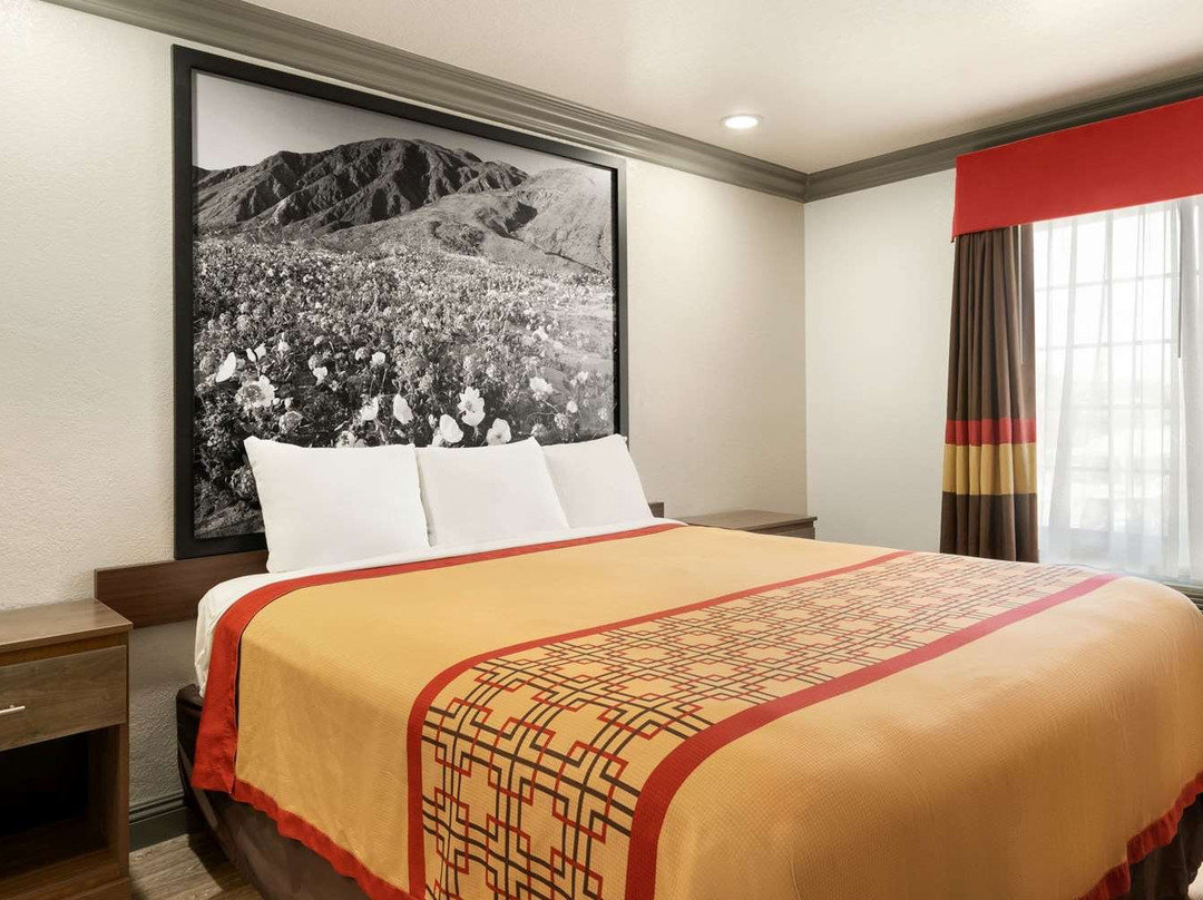 Super 8 by Wyndham Santa Clarita/Valencia主图