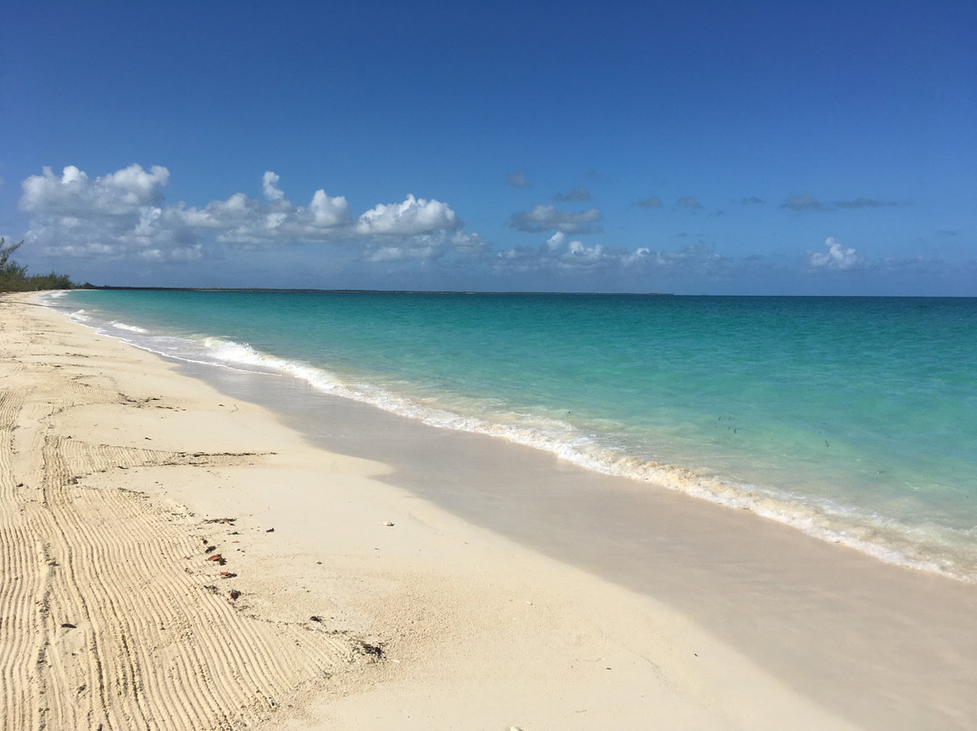 Rollezz Villas Beach Resort主图