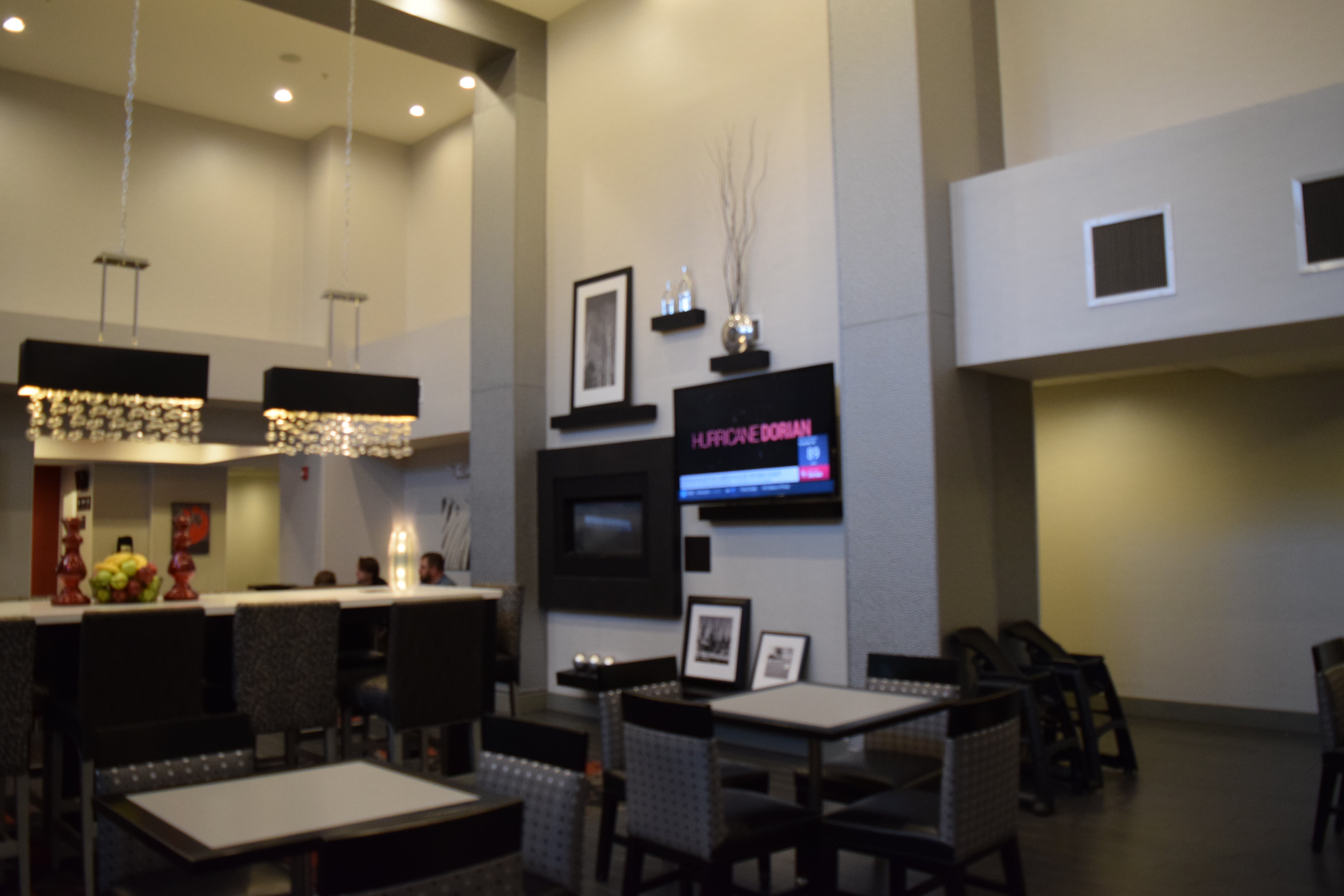 Hampton Inn & Suites DuPont-餐饮