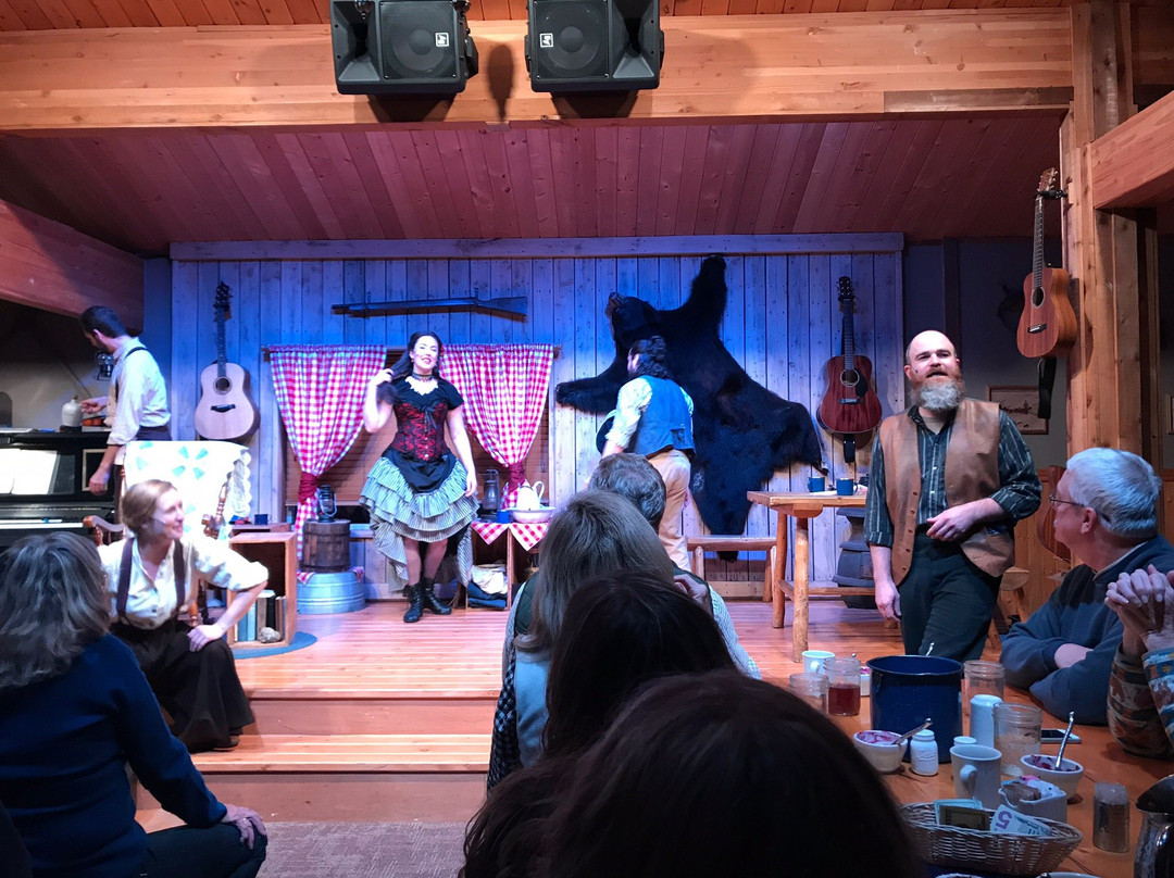 Alaska Cabin Nite Dinner Theatre景点图片
