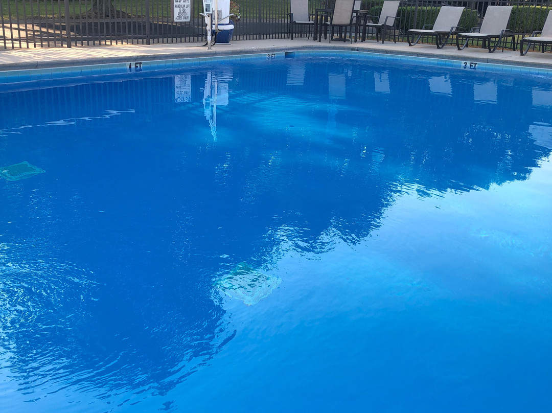 Greenfield Inn & Suites主图