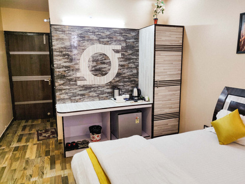 RB宫殿酒店主图