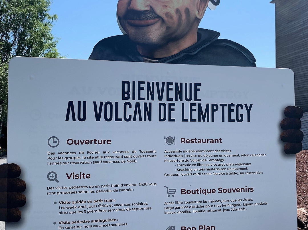 Volcan De Lemptégy景点图片
