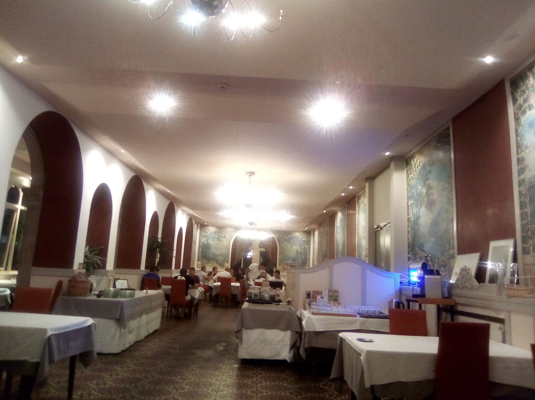 Au Pavillon du Frene主图