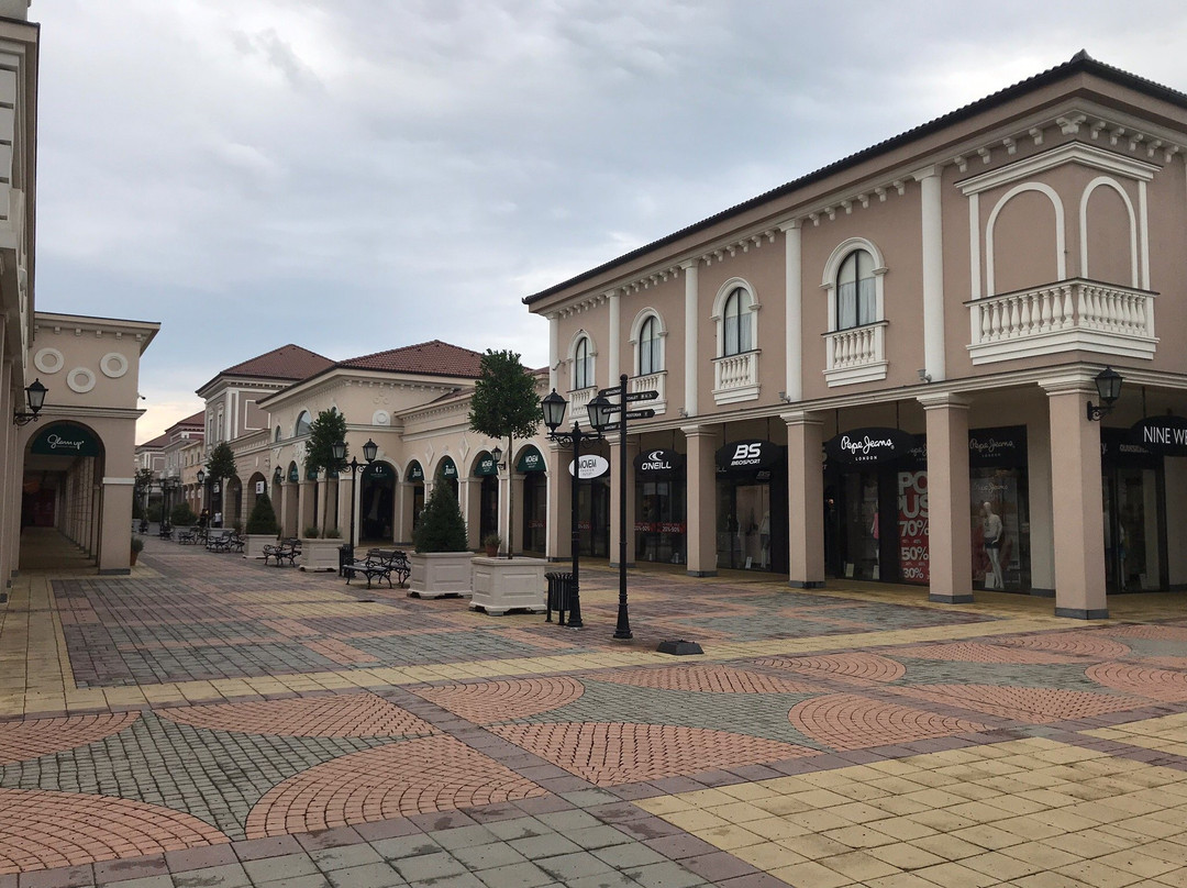 Fashion Park Outlet Center Indjija景点图片
