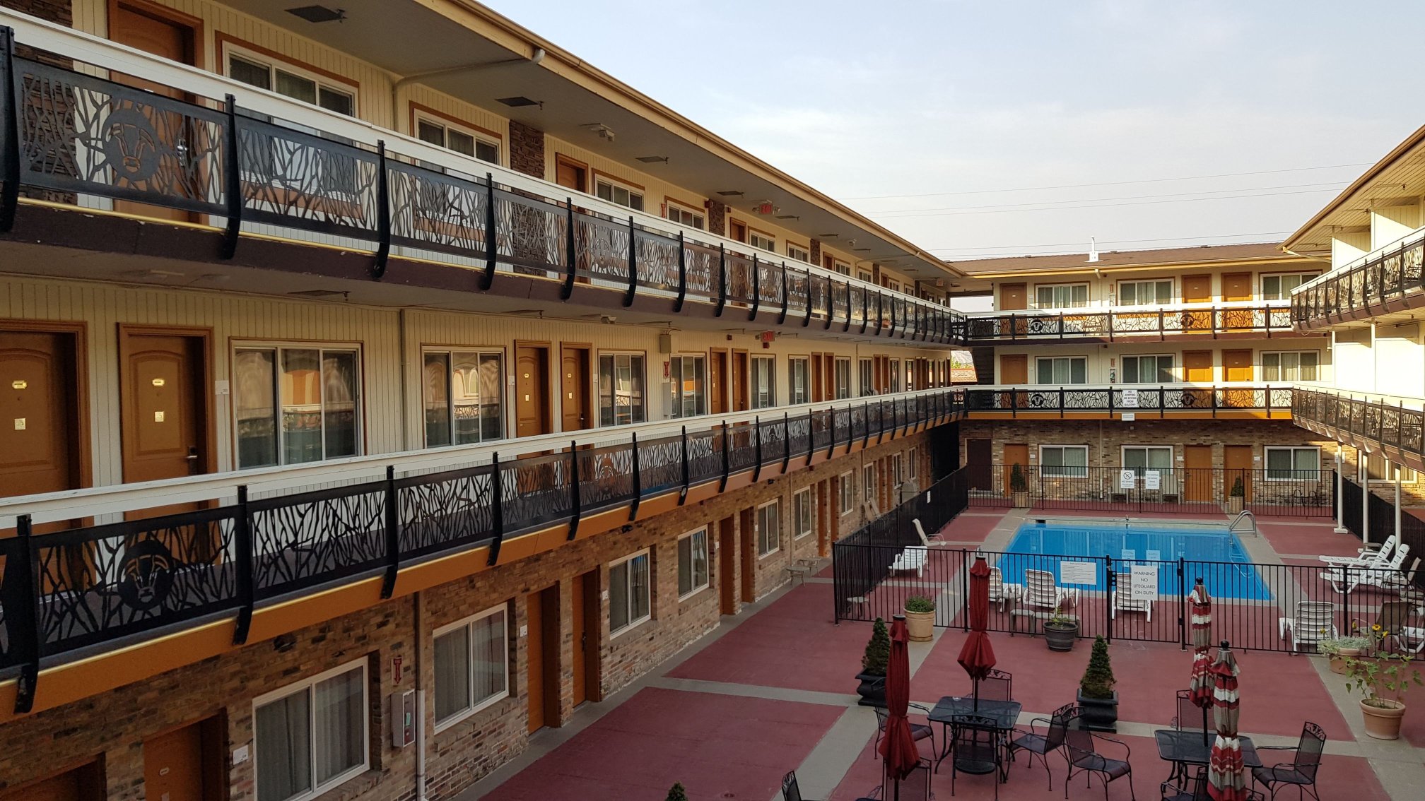 Ramada by Wyndham Elko Hotel at Stockmen's Casino-泳池