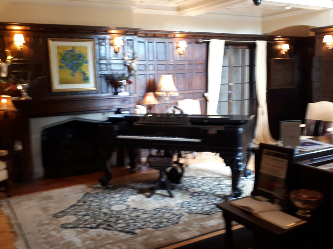 Grey Gables Inn Bed and Breakfast主图