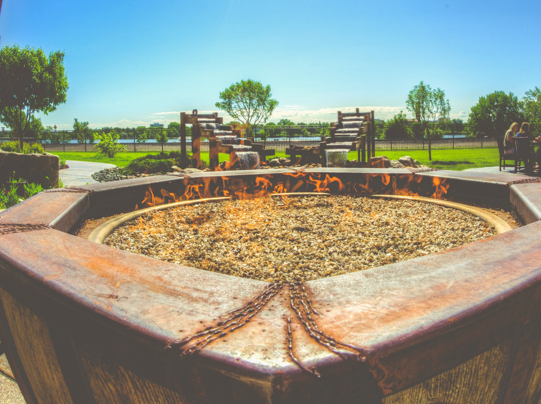 大瀑布城驻桥套房酒店主图