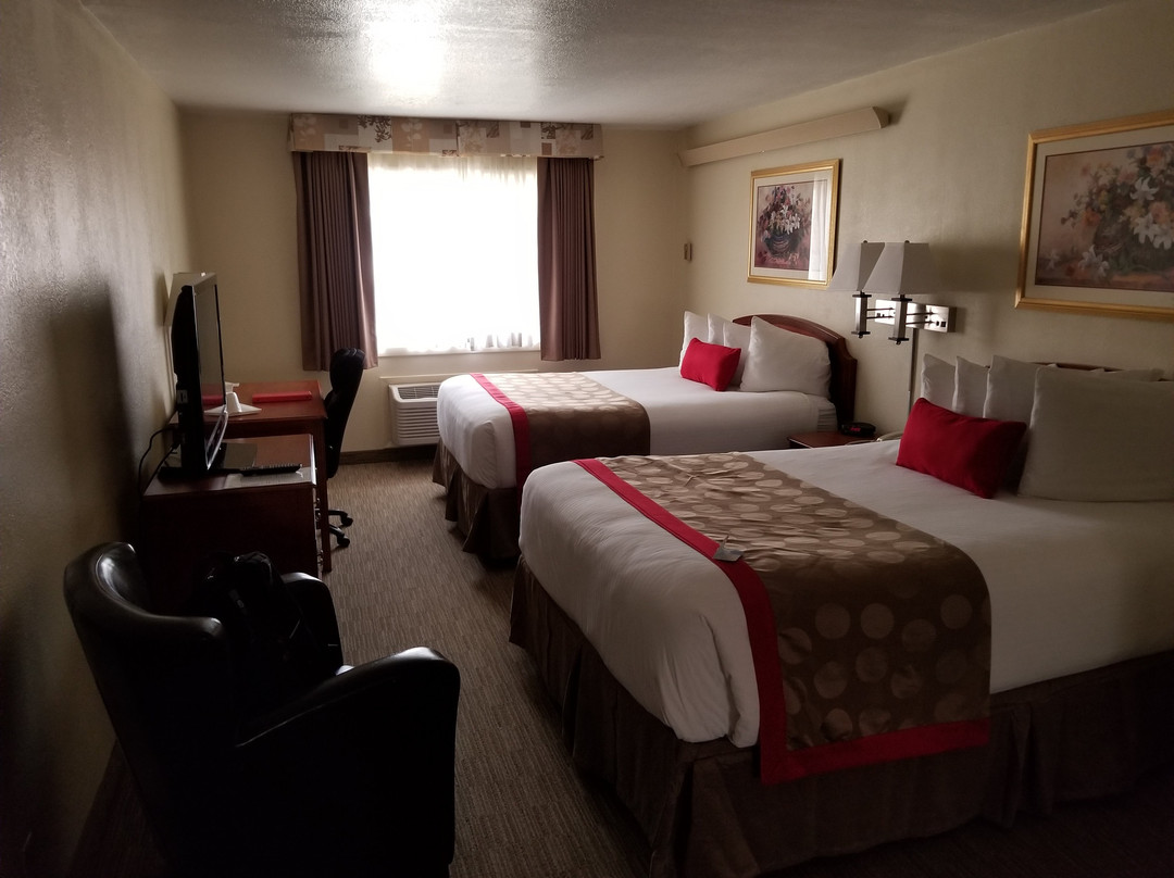 Ramada by Wyndham Ely主图